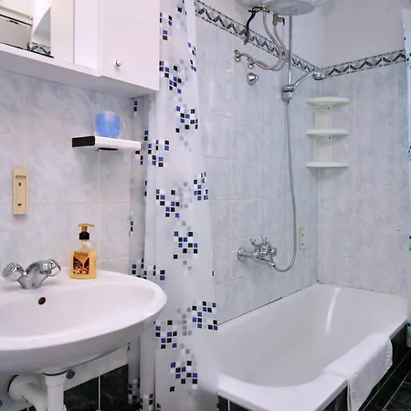 Guest house Andela J 3*